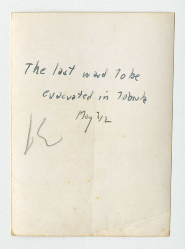 Evacuating the last ward in Tobruk Hospital. Verso